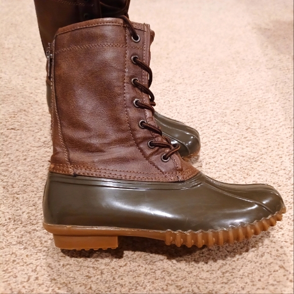 Madden Girl Flurryy Rain Boots w/ fabric lining. Size 8 - Picture 1 of 12